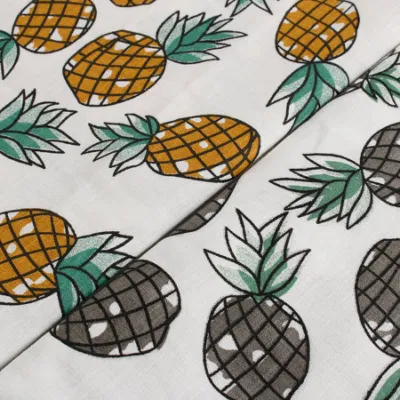 Heißer Verkauf, atmungsaktiv, 100 % Polyester, gewebter Ananas-Cartoon-Digitaldruckstoff für Hawaii-Strandhosen